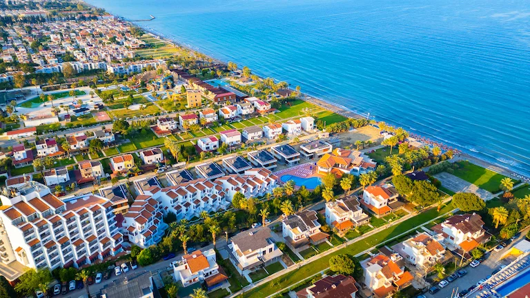 Karaova Kuşadası sahil ve konut dokusu