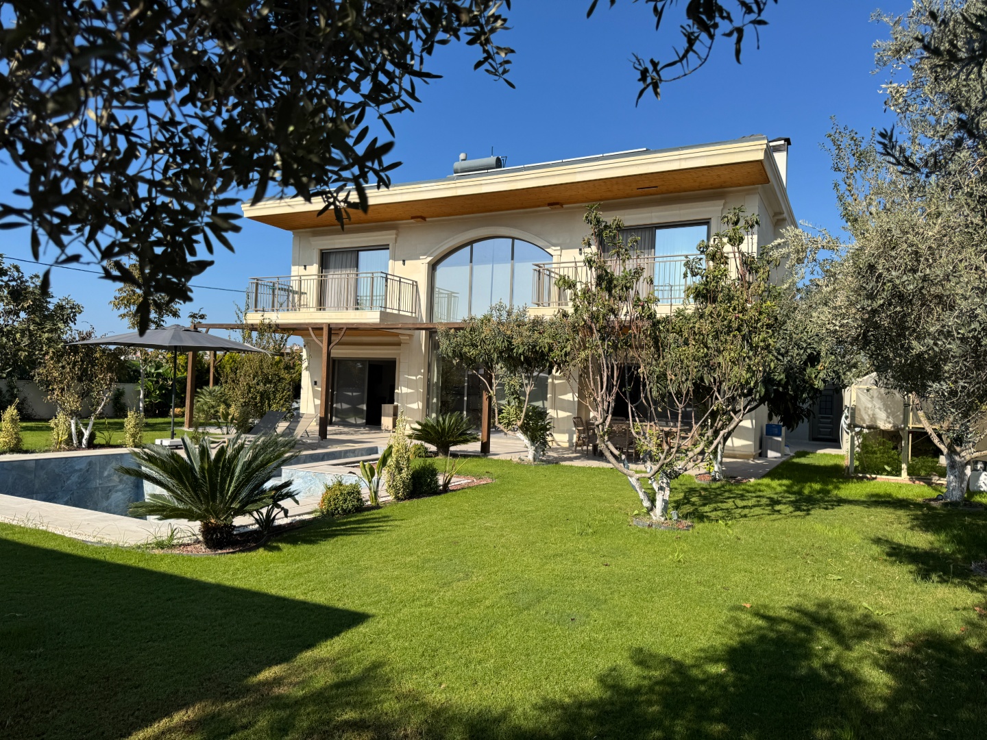 Karaova’da bahçeli villa ve müstakil yaşam