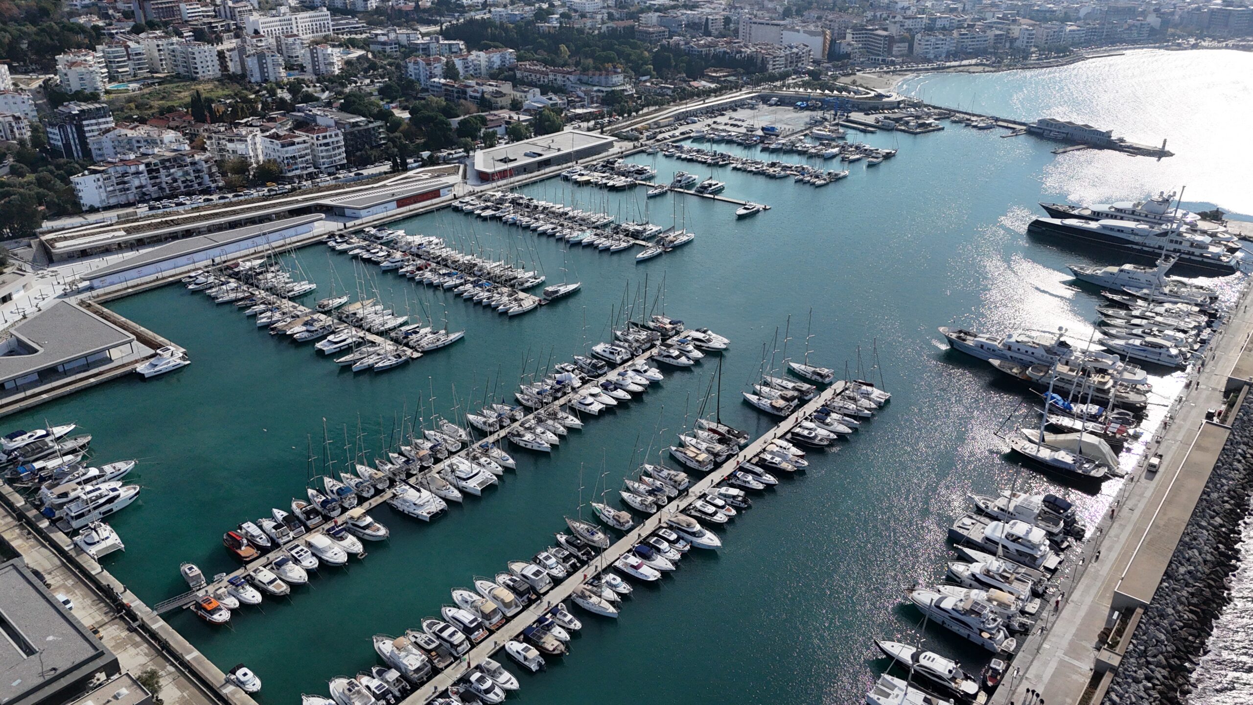 Türkmen Mahallesi Kuşadası marina ve konut bölgesi